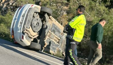 Milas-Bodrum karayolunda kaza: Otomobil takla attı