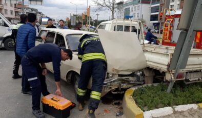Milas’ta Maddi Hasarlı Kaza: Yaralanma Yok, İtfaiye Tedbir Amaçlı Olay Yerinde