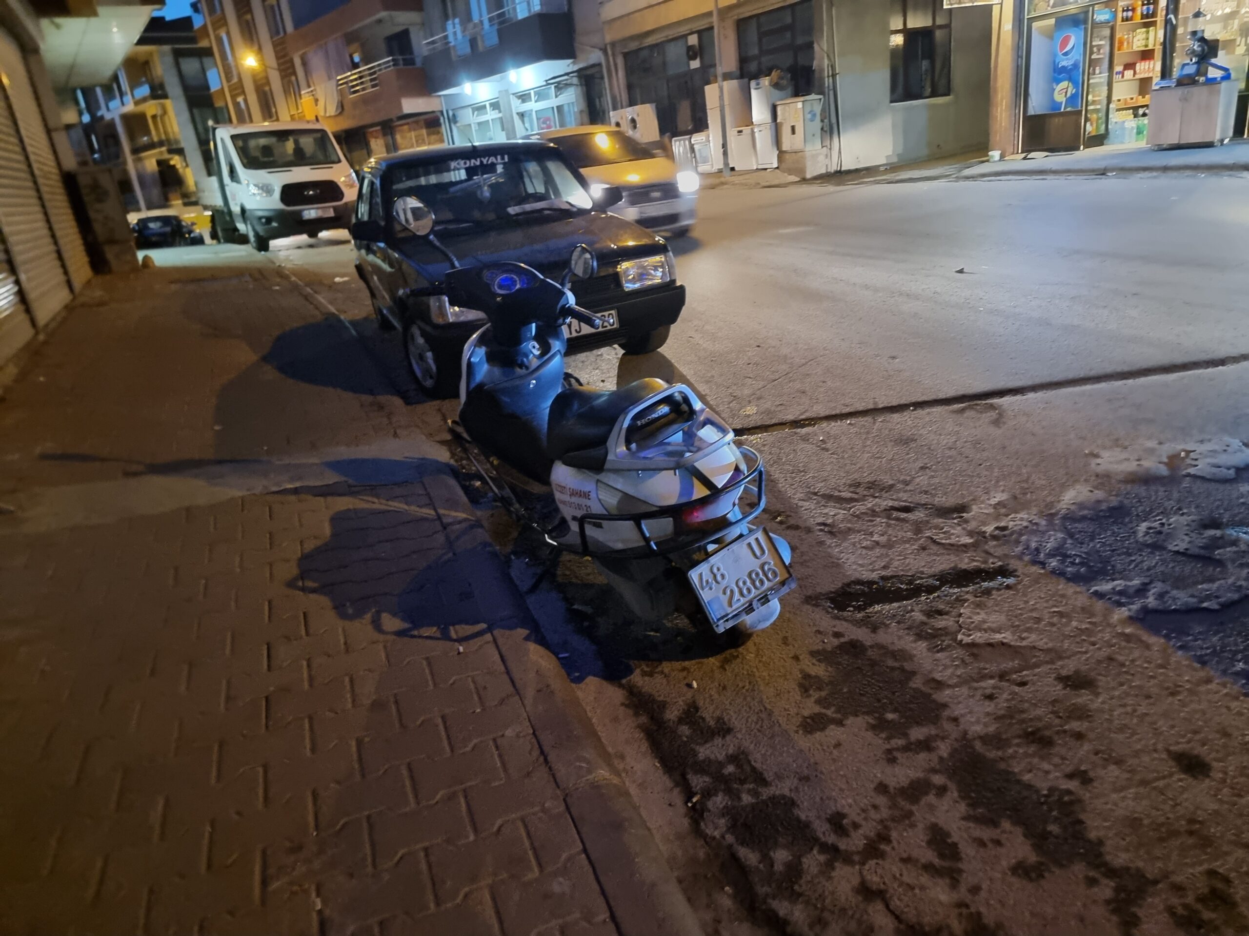 Burgaz Mahallesi’nde Motosikletle Otomobil çarpıştı: 1 Yaralı