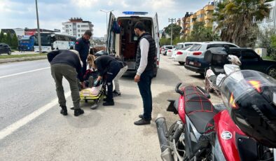 Milas’ta Motosikletli Sürücü Yola Atlayan Köpeğe Çarptı