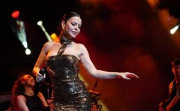 Milas’ta Simge Sağın Konseri Coşkuyla Sona Erdi: Atapark Meydanı İnanılmaz Kalabalıktı