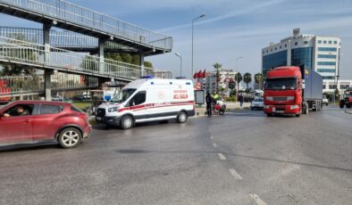 Milas’ta Ambulans ve Servis Aracı Çarpıştı