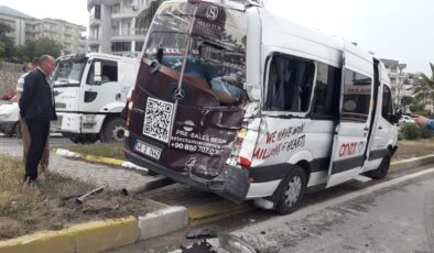 Milas’ta Servis Aracı ve Otobüs Kaza Yaptı: 3 Kişi Yaralandı