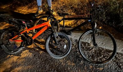 Römork’tan Korkan 2 Bisikletli Çarpıştı: 1 Kişi Yaralandı