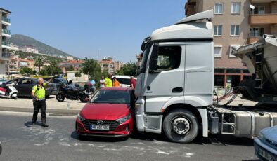 Milas’ta Tır ve Otomobilin Korkutan Çarpışması: 2 Yaralı