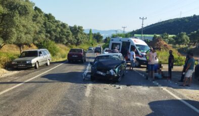 Beçin’de otobüs ve Otomobil çarpıştı:  2 yaralı