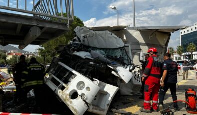 Milas’ta Feci Kaza: Şoför Kaza Yerinde Hayatını Kaybetti