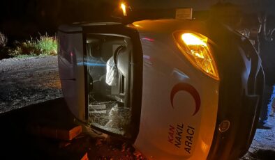 Milas’ta Kızılay Aracı Takla Attı: Sürücü Yaralandı, Çarpan Araç Kaçtı