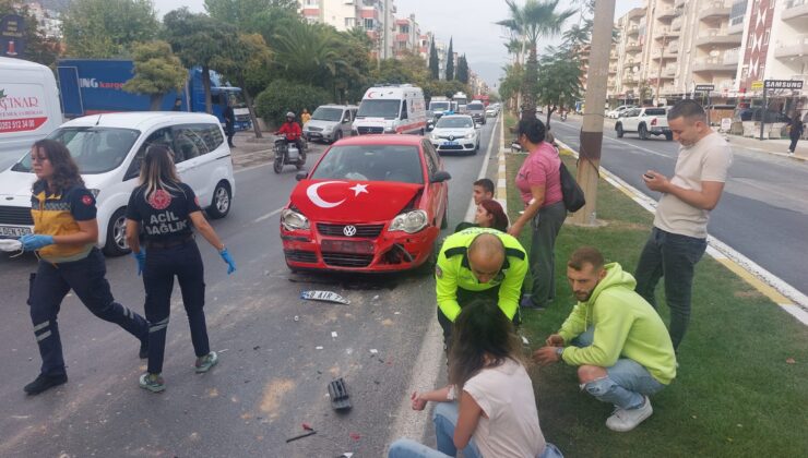Milas’ta İki Otomobilin Çarpışması Sonucu 5 Kişi Yaralandı