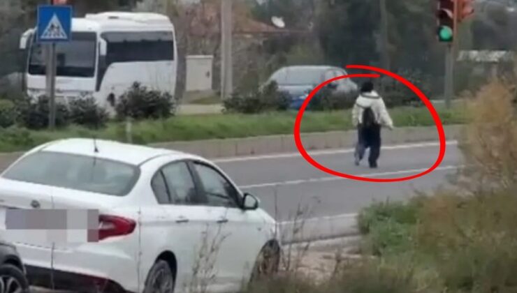 Milas’ta Yolun Ortasında Kilometrelerce Yürüyen Genç Kız, Araçları Kaza Yaptırdı