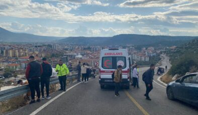 Milas’ta Motosiklet Yayaya Çarptı, Yaya ve Motosiklet Sürücüsü Yaralandı
