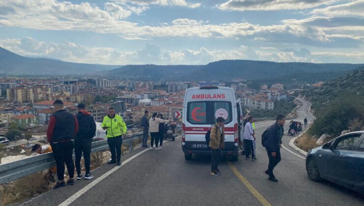 Milas’ta Motosiklet Yayaya Çarptı, Yaya ve Motosiklet Sürücüsü Yaralandı