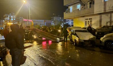 Milas Cumhuriyet Mahallesi’nde Korkutan Kaza: 2 Otomobil Çarpıştı