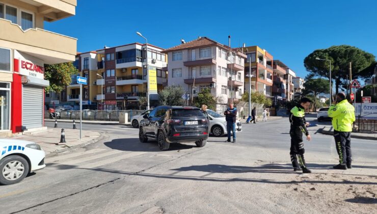 Milas’ta İki Araç Çarpıştı, Bir Otomobilin Tekerleği Koptu