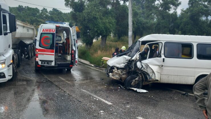 Milas’ta Korkutan Kaza: Yolcu Minibüsü Kaygan Yolda Kontrolden Çıktı, 12 Kişi Yaralandı