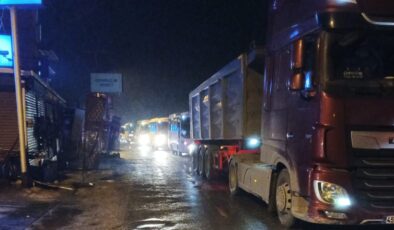 Milas Ören Yolu Trafiğe Kapatıldı: Uzun Araç Kuyrukları Oluştu