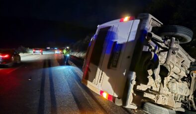 Milas’ta Kontrolden Çıkan Minibüs Şarampole Yuvarlandı: 4 Yaralı