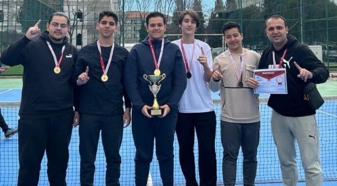 Milas’ta Lise Öğrencisi Efe Güloğlu Tenis Turnuvasında Şampiyon Oldu